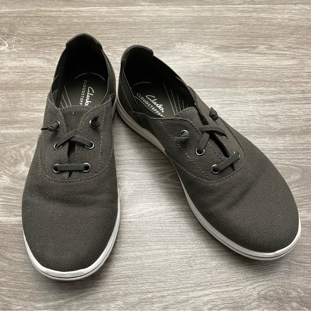 Clarks Dark Olive Breeze Ave II Slip-On Sneakers Women’s Size 9 WIDE